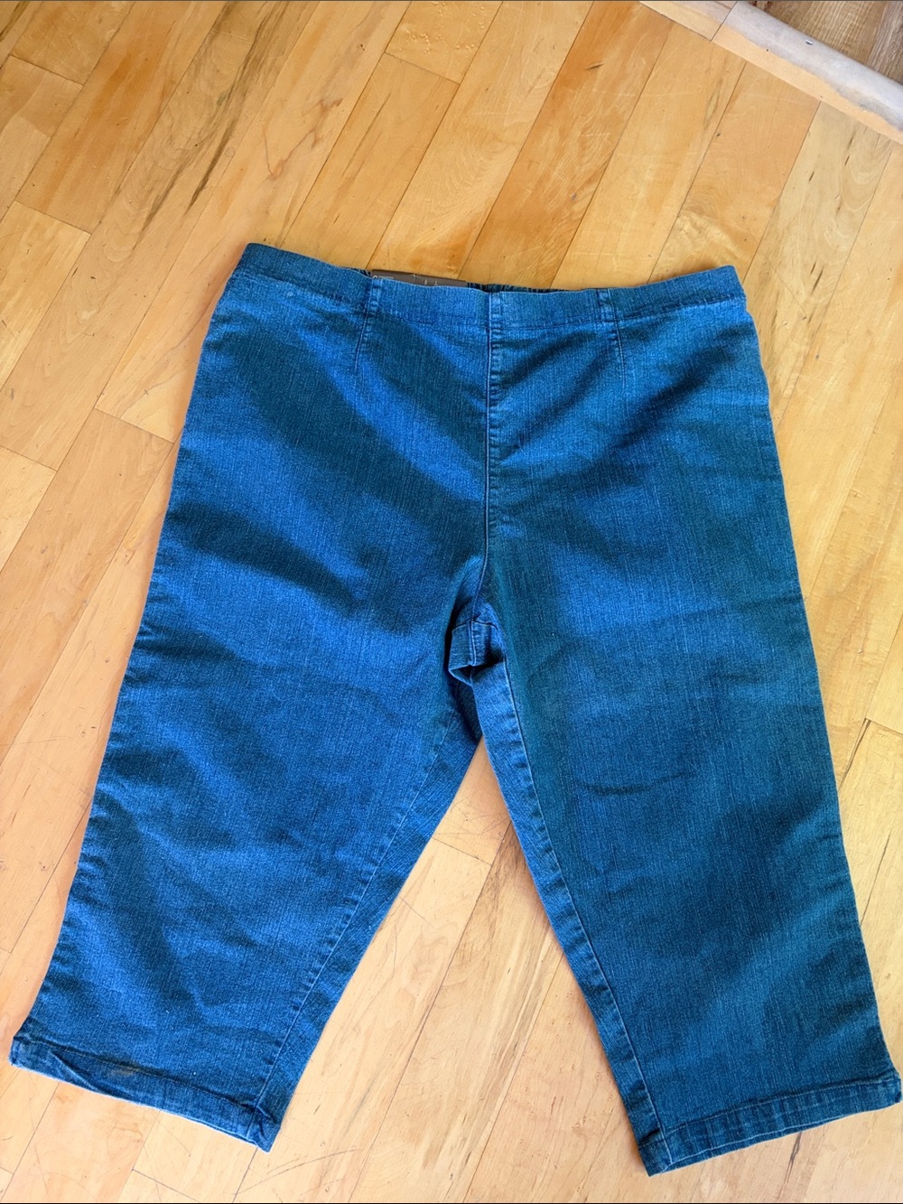 White Stag NWT Stretch Capris/Crop pants Light Wash Stretch Denim Wider Leg 18